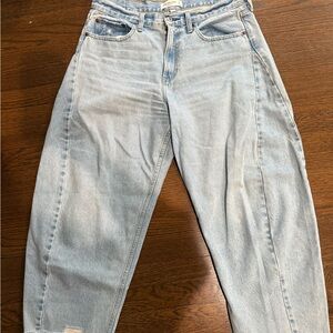 Abercrombie Curve Love Barrel Light Wash jeans